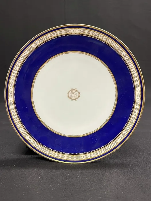 Framed Print : White Star Line, cobalt blue and gilt dinner plate Framed Print : White Star Line, cobalt blue and gilt dinner plate