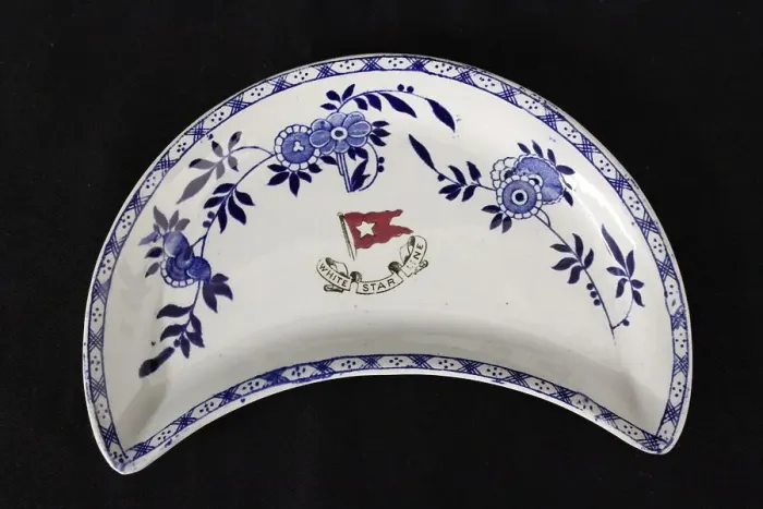 Framed Print : White Star Line - Delft pattern crescent dish Framed Print : White Star Line - Delft pattern crescent dish