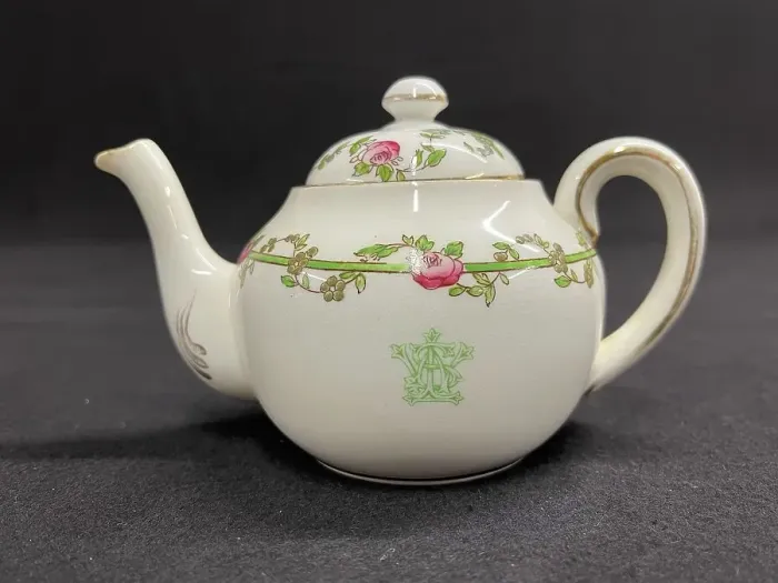 Framed Print : White Star Line, First Class teapot with rose design Framed Print : White Star Line, First Class teapot with rose design