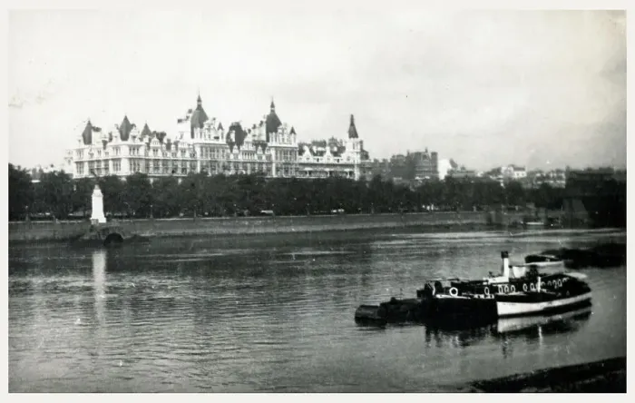 Framed Print : Whitehall Court from the South Bank of the River Thames Framed Print : Whitehall Court from the South Bank of the River Thames