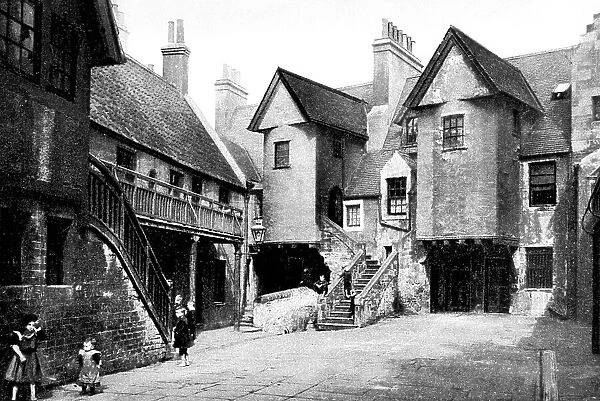 Whitehorse Close, Edinburgh early 1900's