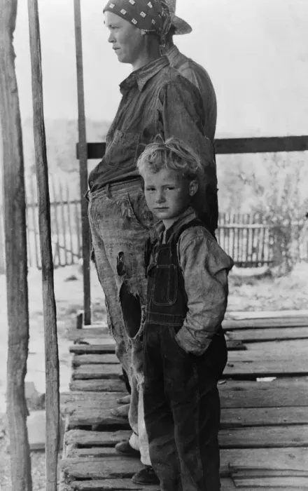 Framed Print : Wife and child of Ozark farmer, Missouri Framed Print : Wife and child of Ozark farmer, Missouri