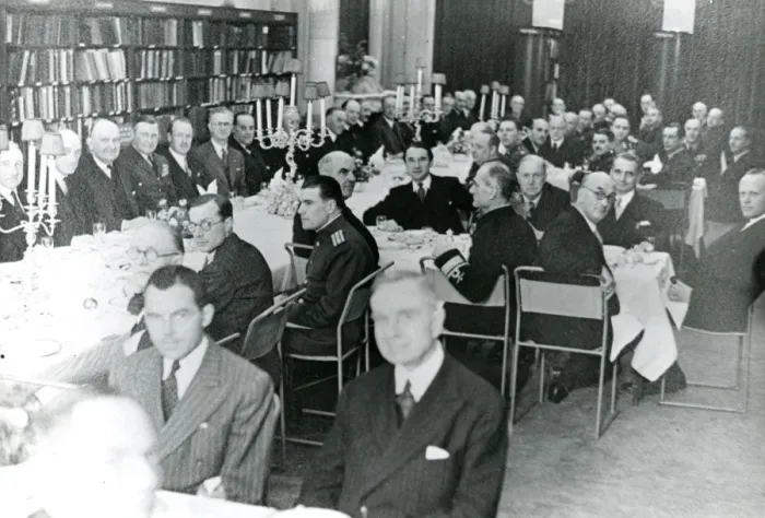 Framed Print : Wilbur Wright Dinner held in the Library of the Royal Ae? Framed Print : Wilbur Wright Dinner held in the Library of the Royal Ae?