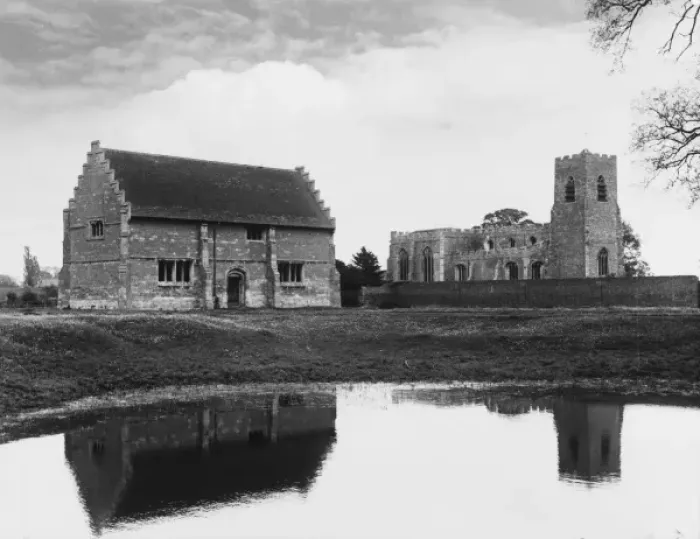 Framed Print : Willington Church, Beds Framed Print : Willington Church, Beds
