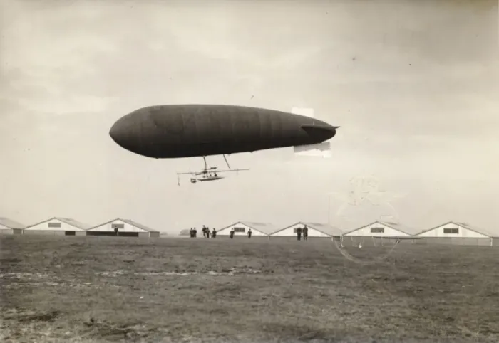 Framed Print : Willows No4 (Admiralty No2) airship 20 September 1913 Framed Print : Willows No4 (Admiralty No2) airship 20 September 1913