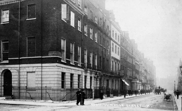 Framed Print : Wimpole Street and Queen Anne Street, London W1 Framed Print : Wimpole Street and Queen Anne Street, London W1