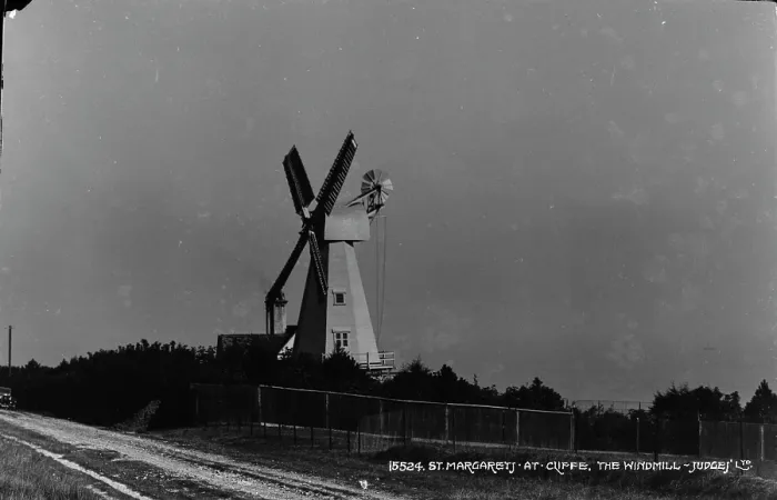 Framed Print : The Windmill at Cliffe Framed Print : The Windmill at Cliffe