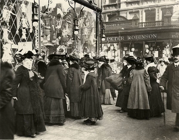 Window shopping, London 1908