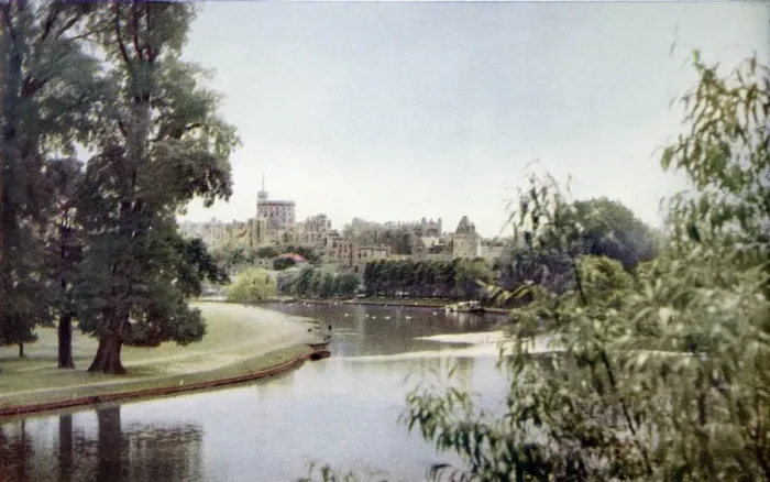 Framed Print : Windsor Castle, Berkshire, 1935 Framed Print : Windsor Castle, Berkshire, 1935