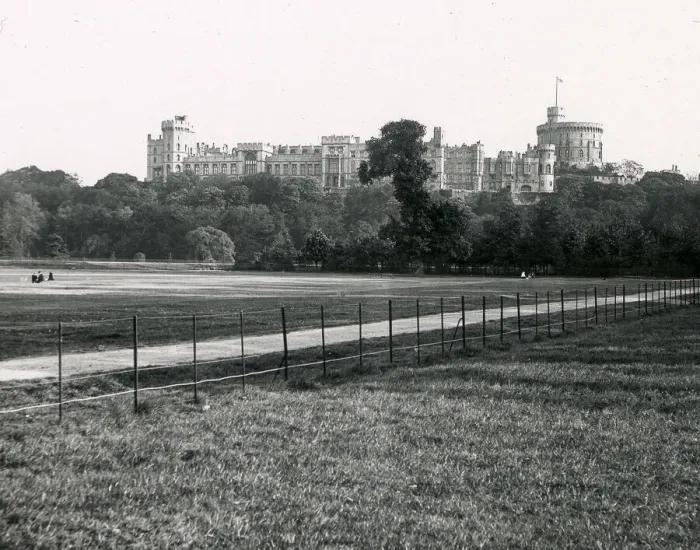 Framed Print : Windsor Castle, Berkshire - view from Home Park Framed Print : Windsor Castle, Berkshire - view from Home Park