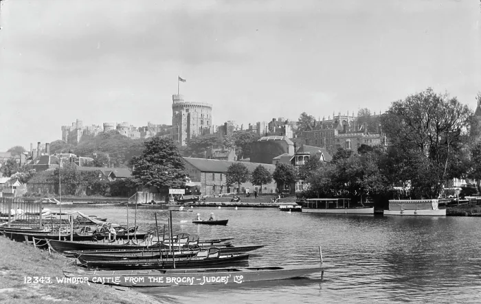 Framed Print : Windsor Castle from The Brocas Framed Print : Windsor Castle from The Brocas