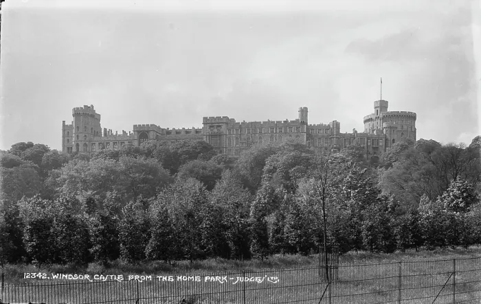 Framed Print : Windsor Castle from the Home Park Framed Print : Windsor Castle from the Home Park