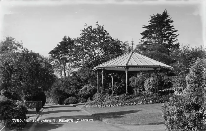 Framed Print : Windsor Gardens Bandstand Framed Print : Windsor Gardens Bandstand