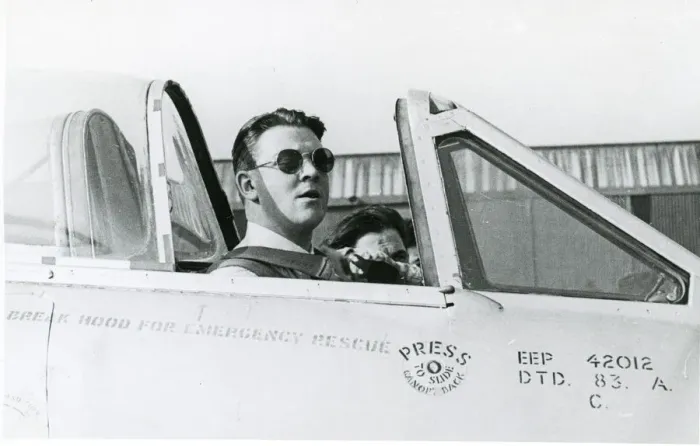 Framed Print : Wing Commander Roland Beamont in de Havilland Vampire Framed Print : Wing Commander Roland Beamont in de Havilland Vampire