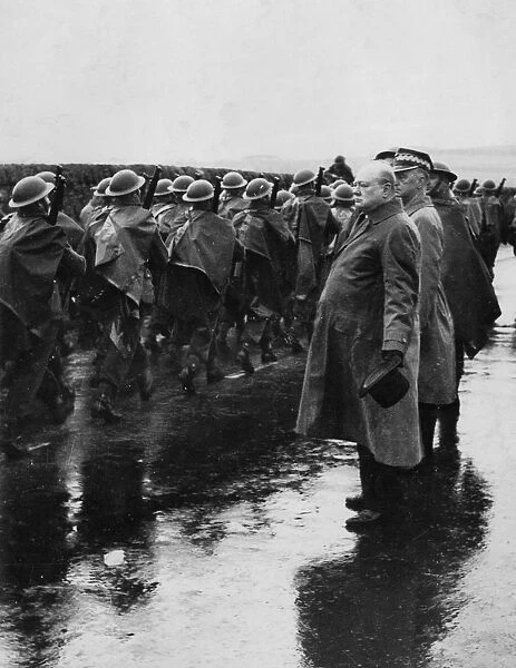 Winston Churchill in East Scotland, 1940 with troops