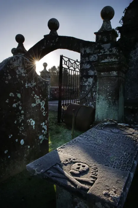 Framed Print : Winter sun highlights a skull & crossbones on a tomb Framed Print : Winter sun highlights a skull & crossbones on a tomb