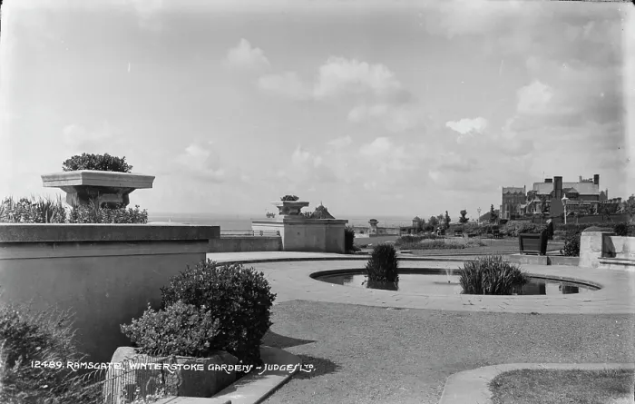 Framed Print : Winterstoke Garden in Ramsgate Framed Print : Winterstoke Garden in Ramsgate