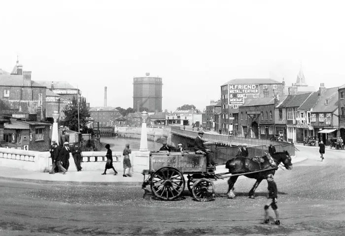 Framed Print : Wisbech Nene Quay and New Bridge early 1900s Framed Print : Wisbech Nene Quay and New Bridge early 1900s