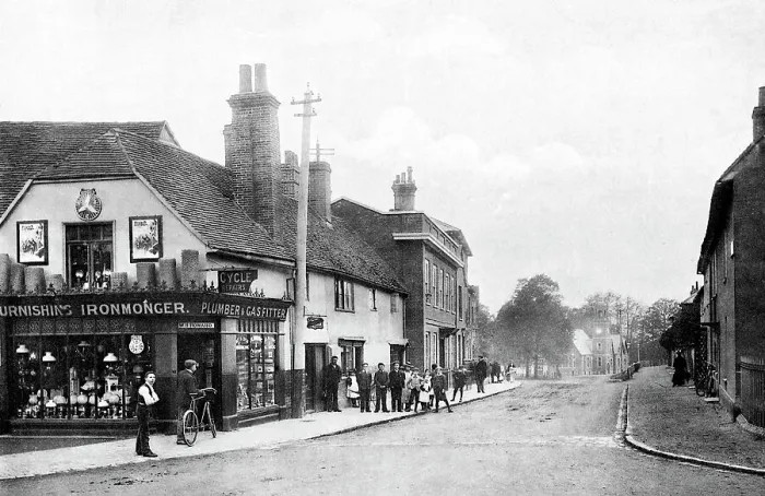 Framed Print : Wokingham Station Road early 1900s Framed Print : Wokingham Station Road early 1900s