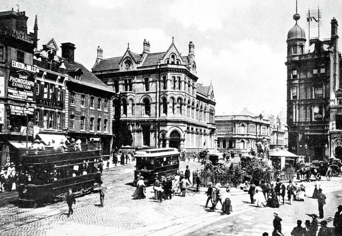 Framed Print : Wolverhampton Queen Square early 1900s Framed Print : Wolverhampton Queen Square early 1900s