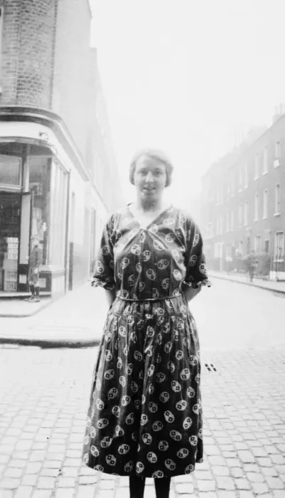 Framed Print : Woman in Aybrook Street, Marylebone, London Framed Print : Woman in Aybrook Street, Marylebone, London