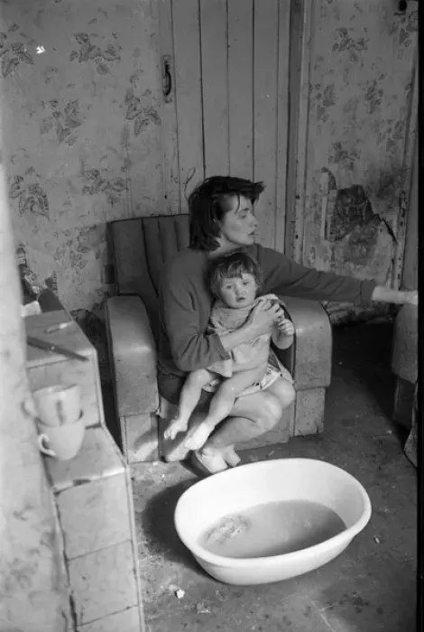Framed Print : Woman bathing baby, Falls Road, Northern Ireland Framed Print : Woman bathing baby, Falls Road, Northern Ireland