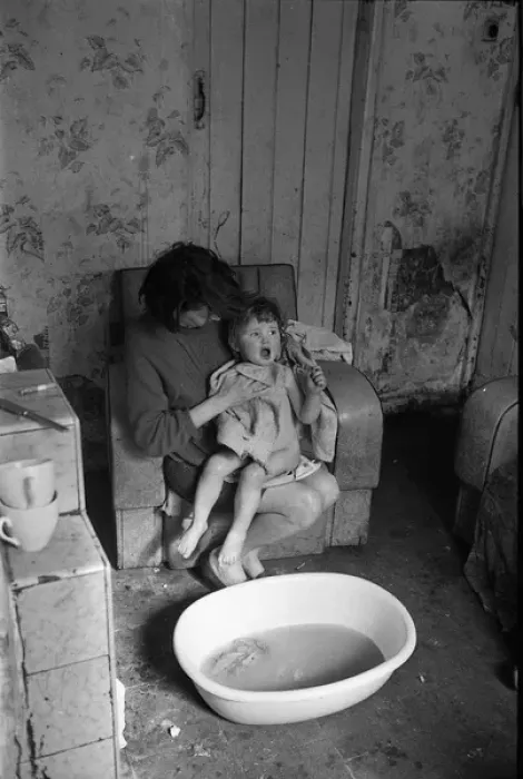 Framed Print : Woman bathing baby, Falls Road, Northern Ireland Framed Print : Woman bathing baby, Falls Road, Northern Ireland
