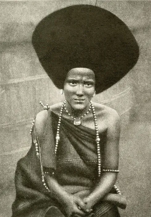 Framed Print : Woman with built-up hair, Abyssinia (Ethiopia), East Africa Framed Print : Woman with built-up hair, Abyssinia (Ethiopia), East Africa