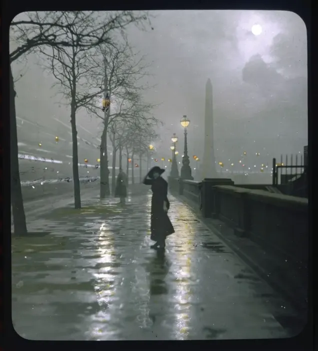 Framed Print : WOMAN / EMBANKMENT / LANTERN Framed Print : WOMAN / EMBANKMENT / LANTERN