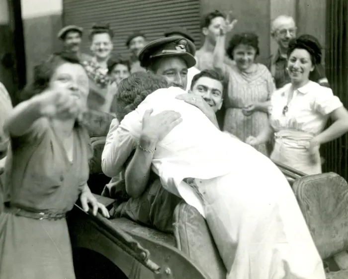 Framed Print : Woman hugs Daily Herald war correspondent, WW2 Framed Print : Woman hugs Daily Herald war correspondent, WW2