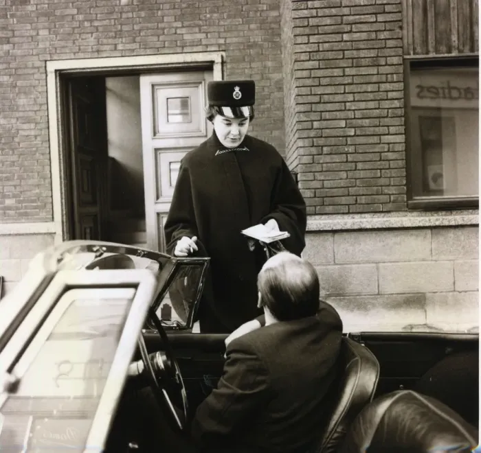 Framed Print : Woman police officer with car driver on a London street Framed Print : Woman police officer with car driver on a London street