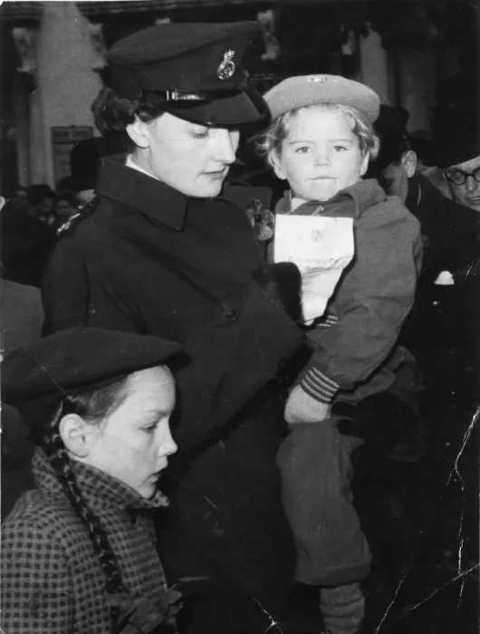 Framed Print : Woman police officer with children in Croydon Framed Print : Woman police officer with children in Croydon
