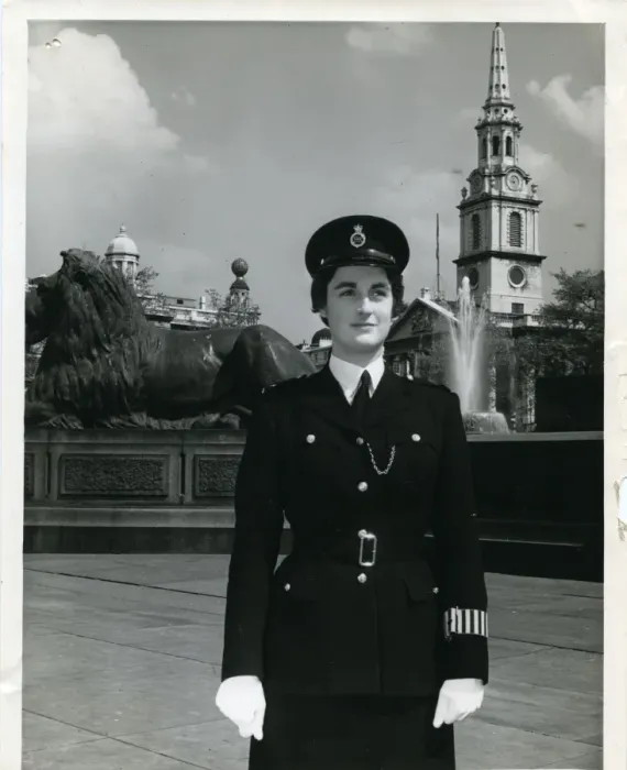 Framed Print : Woman police officer on duty in Central London Framed Print : Woman police officer on duty in Central London