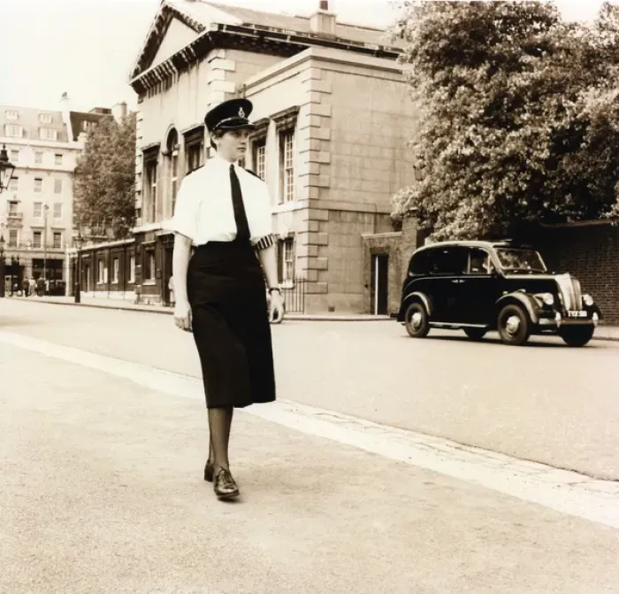 Framed Print : Woman police officer on duty, London Framed Print : Woman police officer on duty, London