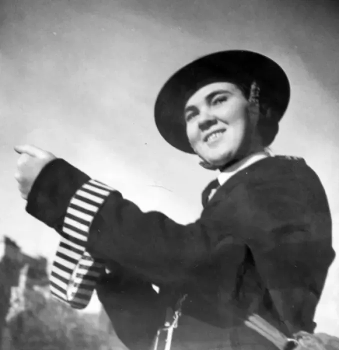 Framed Print : Woman police officer Elsie Houghton, London, WW2 Framed Print : Woman police officer Elsie Houghton, London, WW2