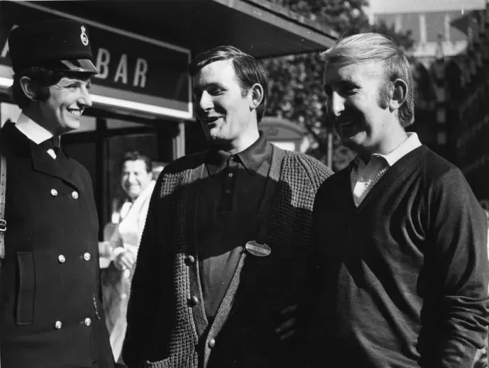 Framed Print : Woman police officer with two men on a London street Framed Print : Woman police officer with two men on a London street