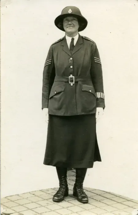 Framed Print : Woman police officer posing in uniform, London Framed Print : Woman police officer posing in uniform, London