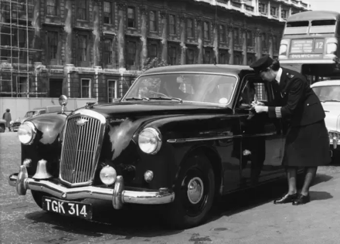 Framed Print : Woman police officer standing by a car, London Framed Print : Woman police officer standing by a car, London