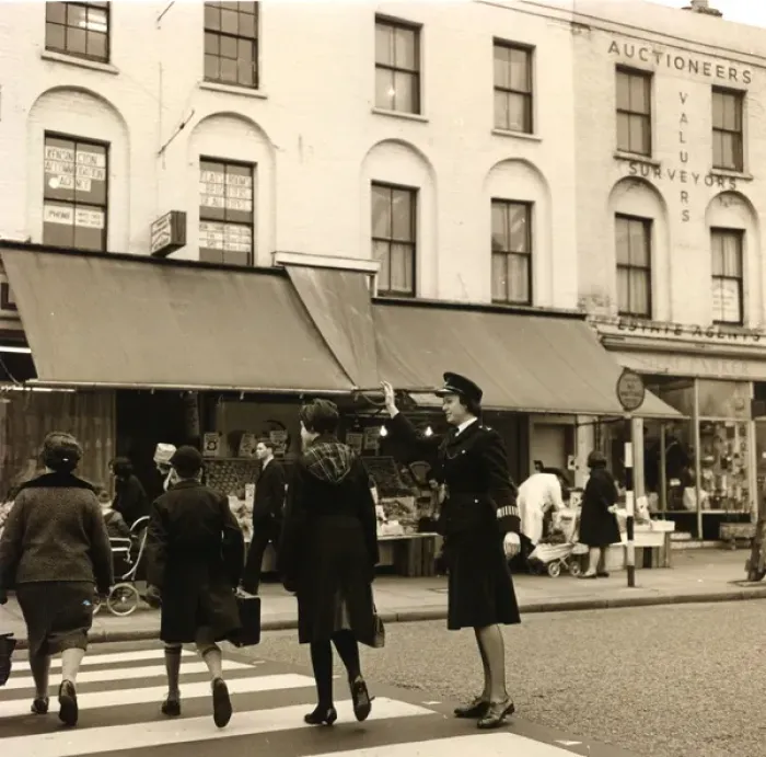 Framed Print : Woman police officer on traffic duty, London Framed Print : Woman police officer on traffic duty, London