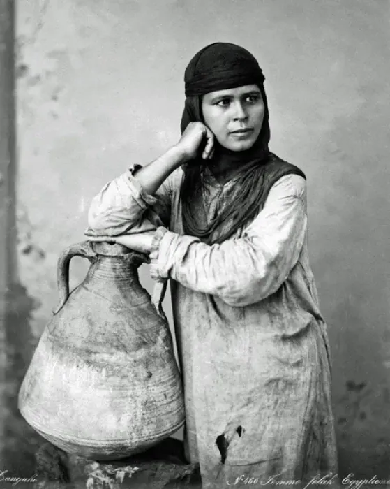 Framed Print : Woman with pot, Egypt Framed Print : Woman with pot, Egypt