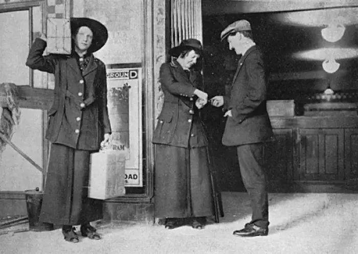 Framed Print : Woman railway officials on the Underground, WW1 Framed Print : Woman railway officials on the Underground, WW1