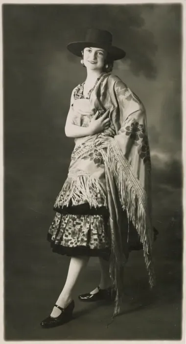 Framed Print : A woman in Spanish costume with the characteristic Spanish shawl. Date: 1930 s Framed Print : A woman in Spanish costume with the characteristic Spanish shawl. Date: 1930 s