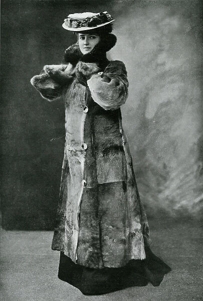 Woman wearing a motor-coat 1904