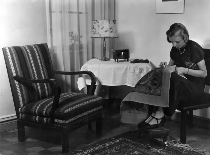 Framed Print : WOMAN WORKS ON TAPESTRY Framed Print : WOMAN WORKS ON TAPESTRY