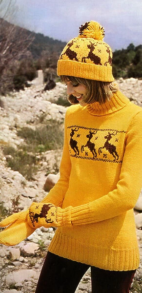 Womans Fashion Knitwear in yellow and black