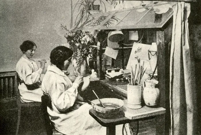Framed Print : Women artists decorating porcelain, Copenhagen, Denmark Framed Print : Women artists decorating porcelain, Copenhagen, Denmark