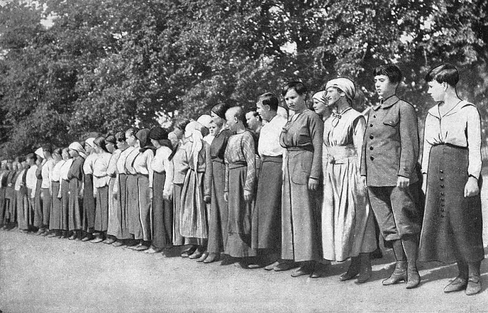 Framed Print : Women enlisting in Women's Battalion, Russia, WW1 Framed Print : Women enlisting in Women's Battalion, Russia, WW1