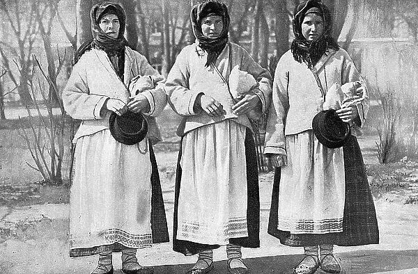 Women enlisting in Women's Battalion, Russia, WW1