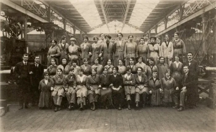Framed Print : Women Munitions Workers WW1 Framed Print : Women Munitions Workers WW1