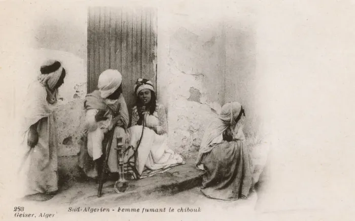 Framed Print : Women smoking a Chibouk Pipe - Southern Algeria Framed Print : Women smoking a Chibouk Pipe - Southern Algeria
